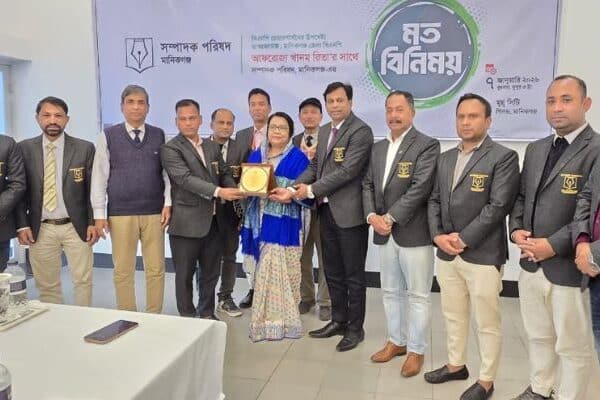 মানিকগঞ্জ সম্পাদক পরিষদের সাথে বিএনপি নেত্রী রিতার মতবিনিময়