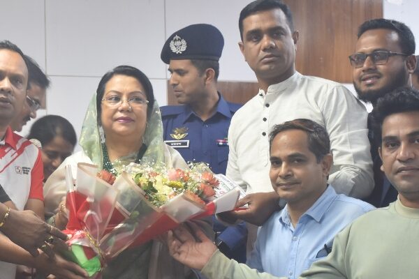 বিমানমন্ত্রী রিতাকে টেলিভিশন রিপোর্টার্স ইউনিটির শুভেচ্ছা