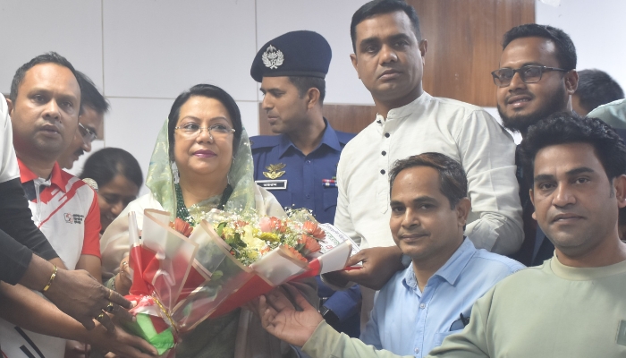 বিমানমন্ত্রী রিতাকে টেলিভিশন রিপোর্টার্স ইউনিটির শুভেচ্ছা