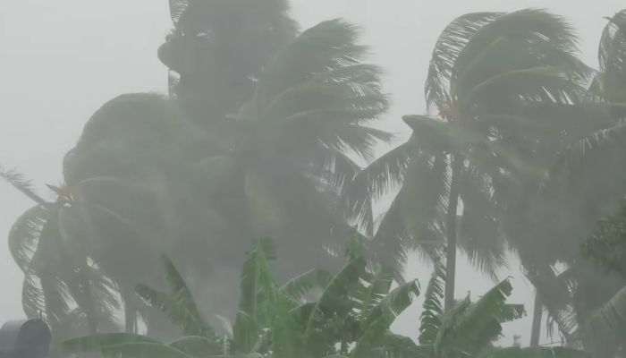 সারা দেশে বৃষ্টি-বজ্রবৃষ্টির পূর্বাভাস, নদীবন্দরে সতর্কসংকেত